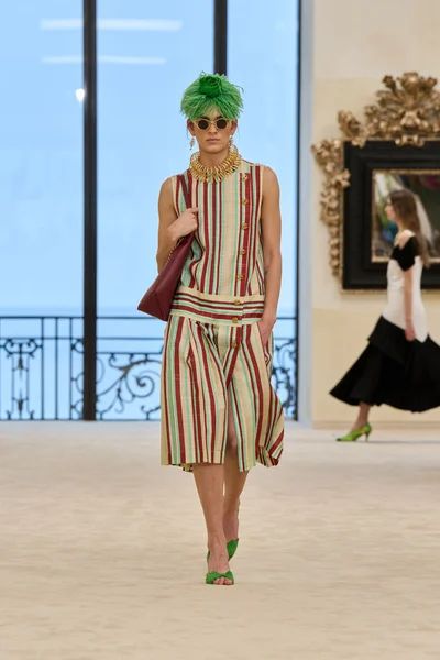 Look 27